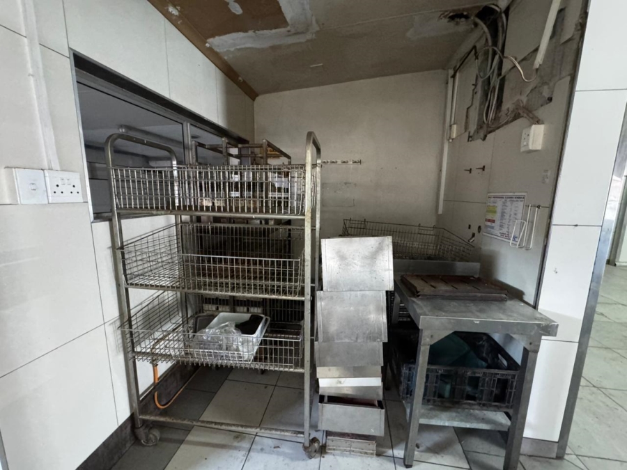 6 Bedroom Property for Sale in Tuscany Glen Western Cape